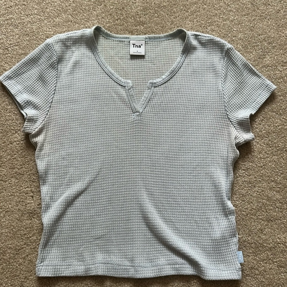 Aritzia TNA Waffle Knit Notch Tee Shirt Size Small baby blue Crop Top Cropped